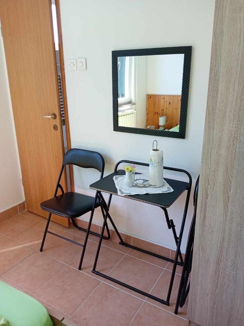 Apartments And Rooms By The Sea Martinscica, Cres - 23980 Phòng bức ảnh