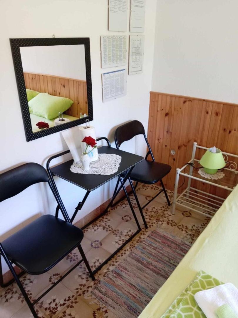 Apartments And Rooms By The Sea Martinscica, Cres - 23980 Phòng bức ảnh