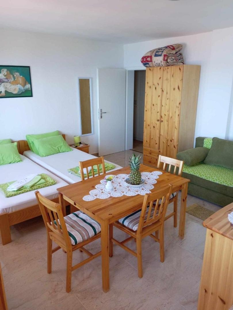 Apartments And Rooms By The Sea Martinscica, Cres - 23980 Phòng bức ảnh