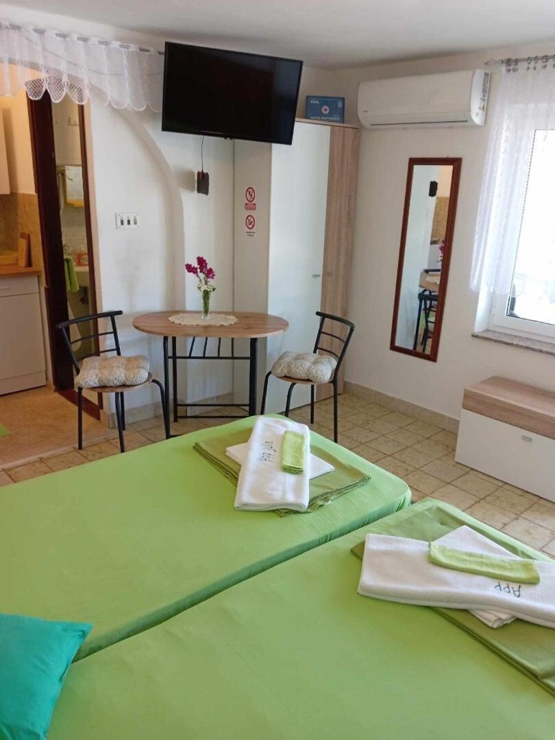 Apartments And Rooms By The Sea Martinscica, Cres - 23980 Phòng bức ảnh