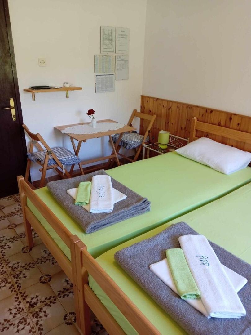 Apartments And Rooms By The Sea Martinscica, Cres - 23980 Ngoại thất bức ảnh