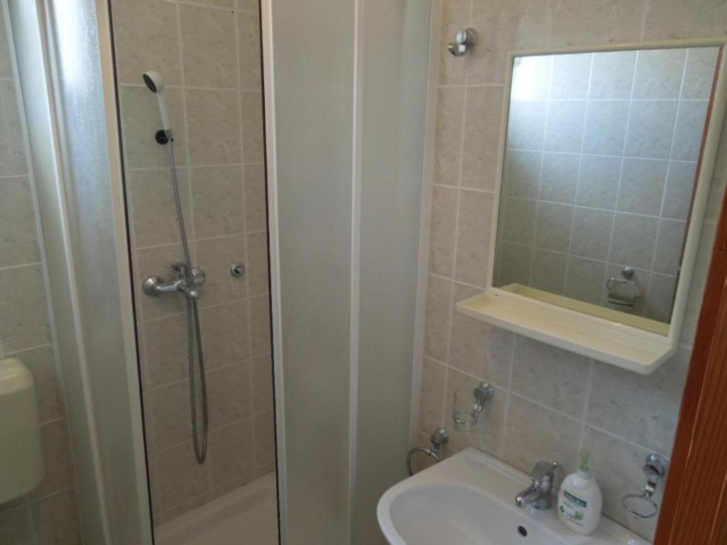 Apartments And Rooms By The Sea Martinscica, Cres - 23980 Ngoại thất bức ảnh