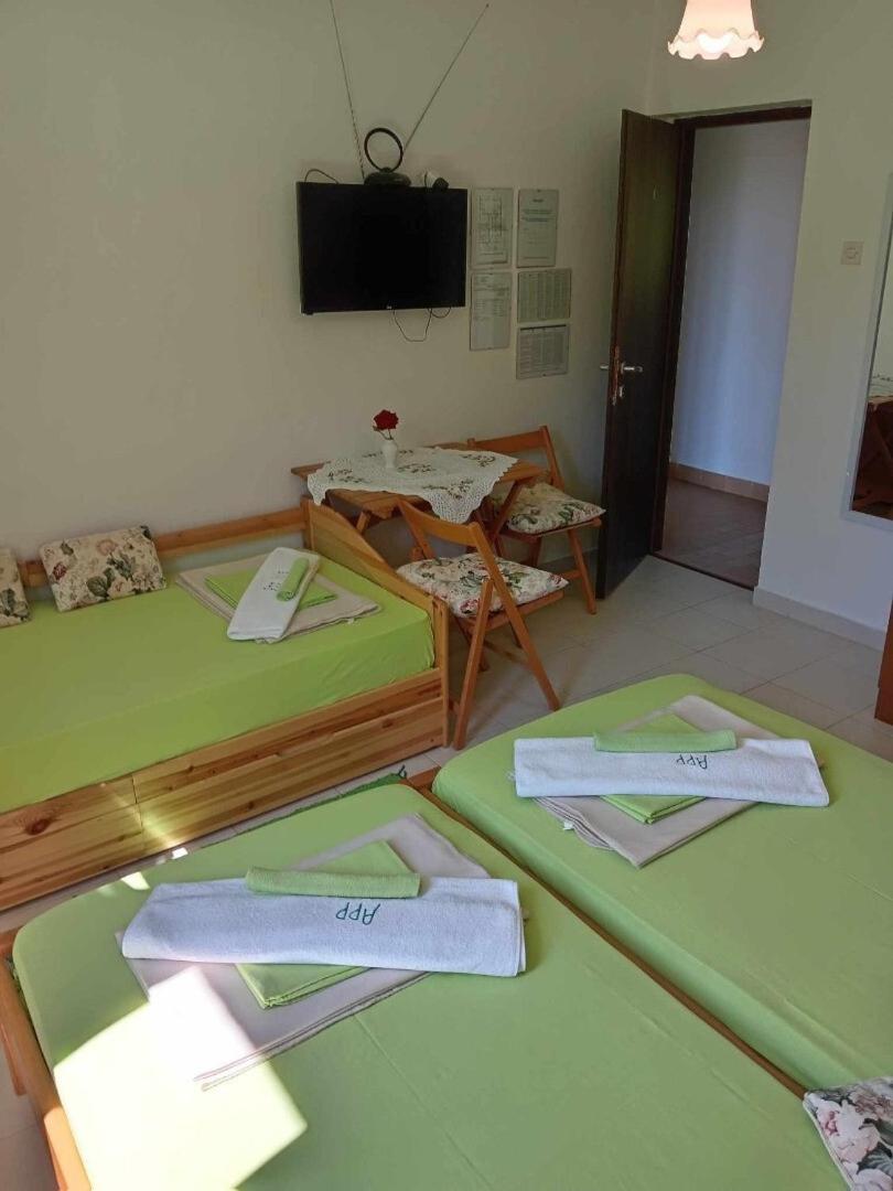 Apartments And Rooms By The Sea Martinscica, Cres - 23980 Ngoại thất bức ảnh